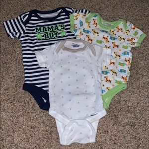 👶🏻3 Newborn Onesies